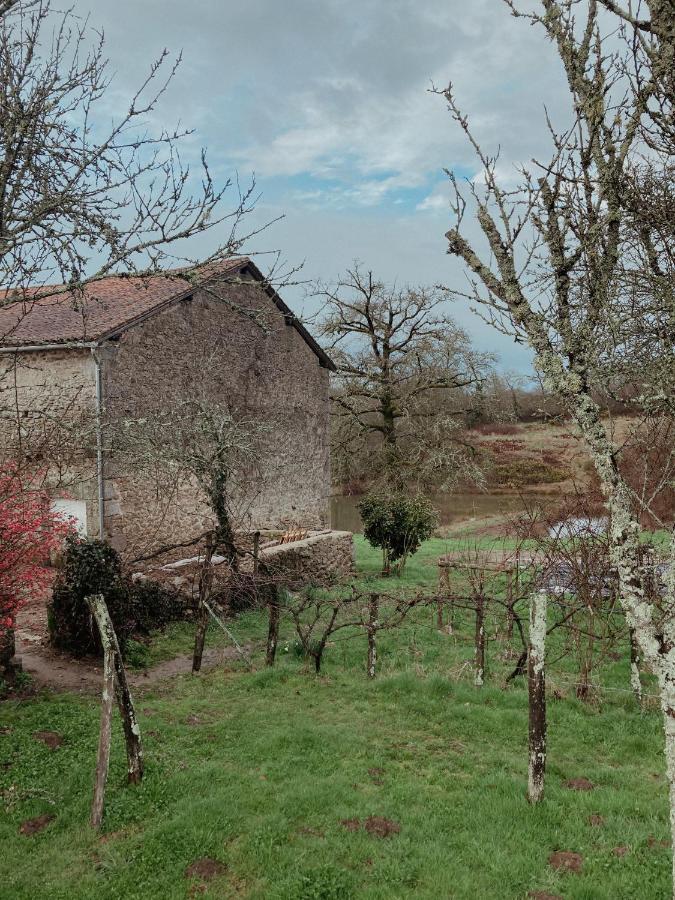 La Ferme Du Pont De Maumy, Cabane Au Bord De L'Etang Et Bain Nordique Busserolles Eksteriør bilde